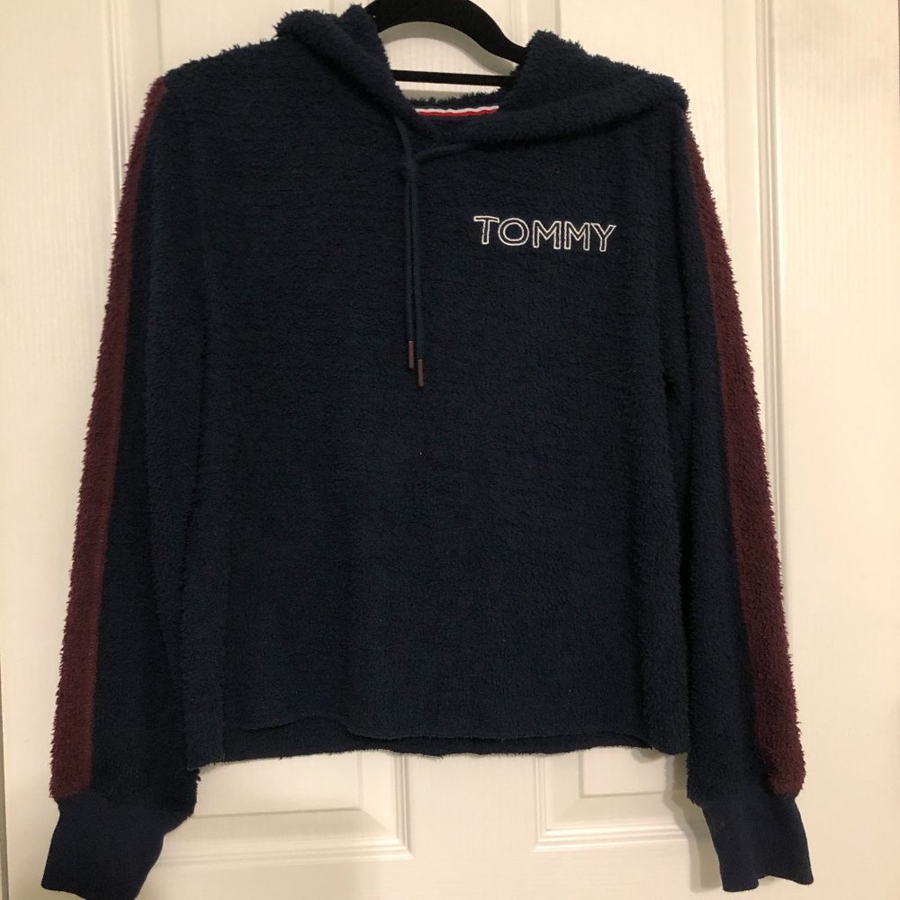 TH Cropped Fuzzy Hoodie w/ TOMMY Embroidered Logo